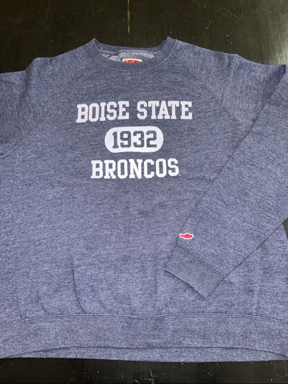 boise state LEAGUE crew neck sweatshirt. size large. very good used condition.